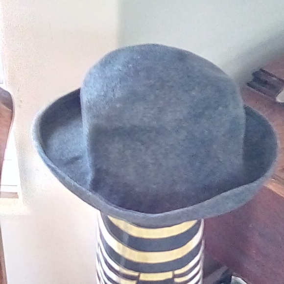Cute Gray Felted Wool Hat - Picture 2 of 5